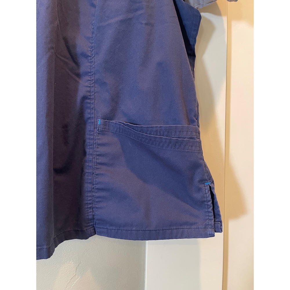 Butter-Soft Stretch Scrub Top Womens 2X Navy Blue Grey Colorblock V-Neck Pockets - Picture 6 of 11